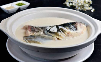 鱼汤喝起来有苦味是什么原因 冬天鱼汤结冻是什么原因