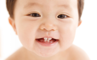 小孩的乳牙没掉又长出新牙怎么办 乳牙没掉又长新牙是什么原因