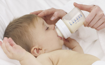 宝宝喝水用哪种奶嘴比较好 宝宝用奶嘴喝水好不好