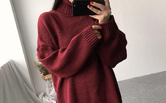 2019酒红色针织衫秋冬季节怎么穿洋气时髦 酒红色毛衣这样穿美翻天