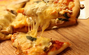 披萨为何要放洋葱 做披萨洋葱是生的还是熟的