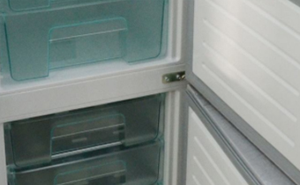 冰箱缝里的霉斑怎么来的 清洁冰箱缝的方法