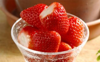掉色的草莓是染色的吗 掉色的草莓能吃吗