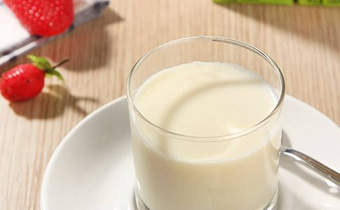 全脂比脱脂牛奶热量大很多吗 减肥时一定要喝脱脂牛奶吗