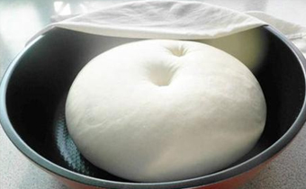 做面包的面团一半发酵多久 面团发酵多久可以用来做面包
