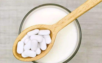 牛奶影响药物的作用吗 吃了药能否喝牛奶
