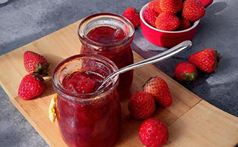 草莓酱放多少糖 自制草莓酱可以放醋吗