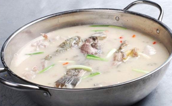 鱼汤为何会变成牛奶色 鱼汤里的牛奶色是怎么来的