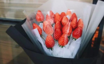 草莓花束一般多少颗 草莓花束个数寓意