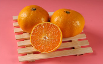 每天吃一个橙子皮肤会变黄吗 天天吃橙子手会发黄吗