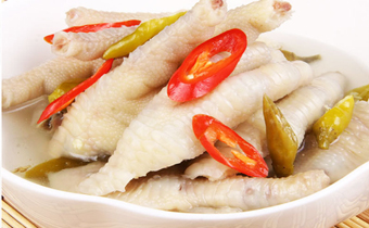 泡椒凤爪的泡椒可以吃吗 泡椒凤爪太白了不能吃吗
