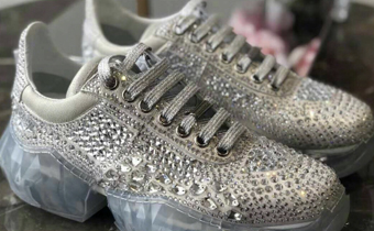 今年流行的水晶老爹鞋是什么牌子 jimmychoo老爹水晶鞋在哪买
