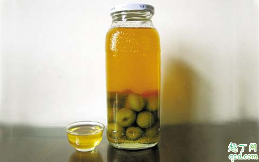 青梅泡酒用蜂蜜的分量是多少 蜂蜜泡青梅酒蜂蜜和青梅的比例1