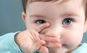 夏季总是留鼻血是什么原因 孩子流鼻血什么办法可以及时止住