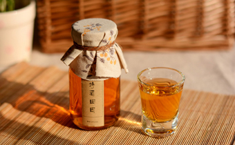 梅子酒可以加蜂蜜吗 梅子酒加蜂蜜功效与作用