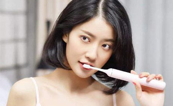 电动牙刷和普通牙刷哪个好用 总是使用电动牙刷有什么好处