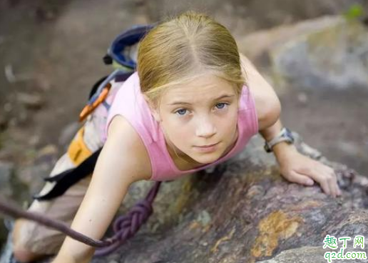 攀岩对孩子有何益处 小孩攀岩需要掌握哪些技巧2