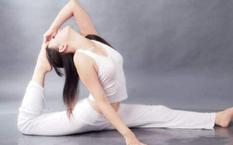 练瑜伽排毒效果好吗 女人经常做瑜伽的好处都有什么