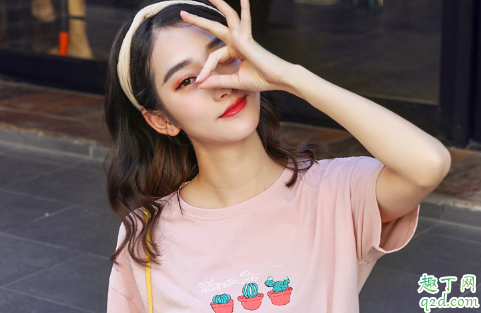 夏天粉色衣服搭配图片女生2019 少女心必备的粉色T恤穿搭9