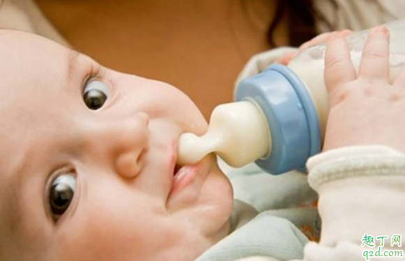 什么牌子的婴儿奶瓶性价比高 选择奶瓶的注意事项有哪些1