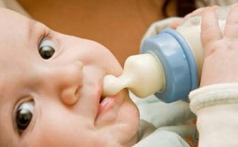 什么牌子的婴儿奶瓶性价比高 选择奶瓶的注意事项有哪些