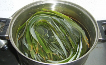 煮粽叶的水能煮粽子吗 煮粽叶剩下的水能喝吗