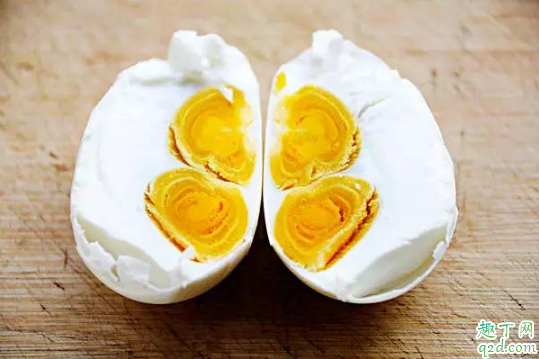 咸蛋黄蛋黄周围有黑圈怎么回事 咸鸭蛋蛋黄有一点黑边正常吗3