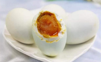 腌咸鸭蛋可以放辣椒吗 辣椒腌制咸鸭蛋的做法