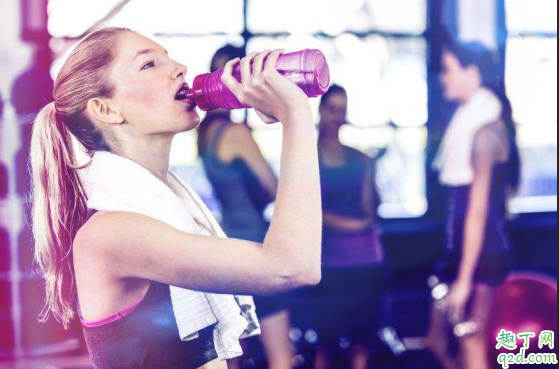 女生喝运动型饮料会变胖吗 经常喝运动型饮料对身体有什么危害2
