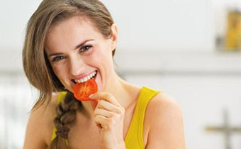 西红柿祛斑淡斑的效果明显吗 女生怎么吃西红柿祛斑淡斑效果更好