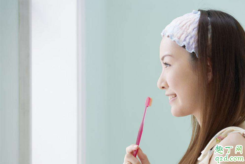 孕期用牙粉刷牙对胎儿有伤害吗 孕妇用什刷牙能白呢3