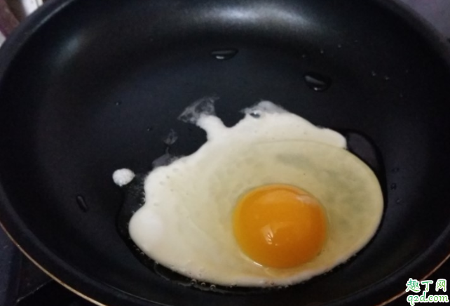 土鸡蛋和普通蛋有什么不同点 土鸡蛋为什么颜色不一样1