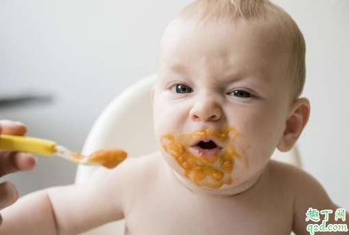 为什么宝宝吃饭会哭闹 怎么让宝宝安静坐下来好好吃饭1