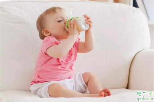 婴儿渴了要喝水吗 0到6个月的婴儿为什么不能喝水3