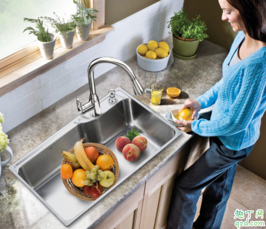 厨房水槽怎么清洗光亮如新 新水槽的保养使用方法3