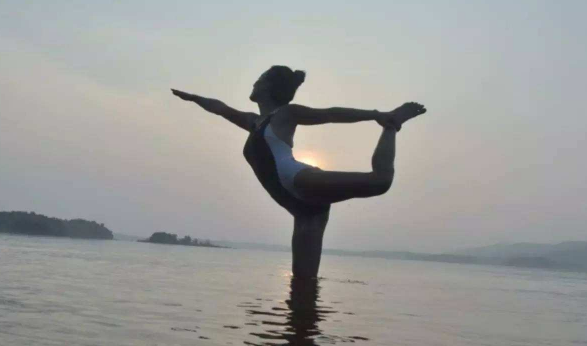 水中瑜伽瘦身效果好吗 常做水中瑜伽的好处有啥2
