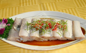 蒸带鱼和煎带鱼哪个营养高 蒸带鱼和红烧带鱼哪个好吃
