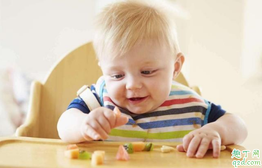 小孩第一口辅食什么时候吃好 小孩第一口辅食吃什么合适2