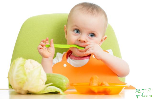 小孩第一口辅食什么时候吃好 小孩第一口辅食吃什么合适3