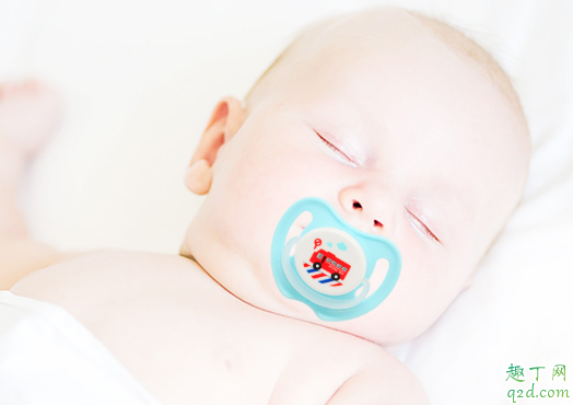 婴儿用安抚奶嘴好还是不用好 婴儿用安抚奶嘴有什么讲究1