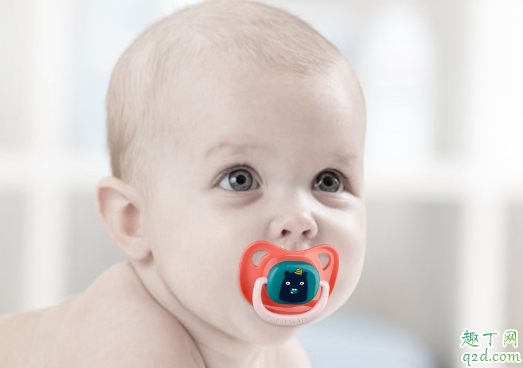 婴儿用安抚奶嘴好还是不用好 婴儿用安抚奶嘴有什么讲究3