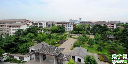 宁波镇海中学是公办还是民办的 宁波镇海中学在浙江省什么地位3