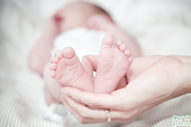 几个月大的孩子有脚气病怎么回事 宝宝得了脚气病怎么办1