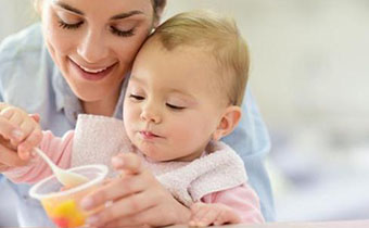 宝宝不爱吃饭怎么办 如何培养宝宝自己吃饭