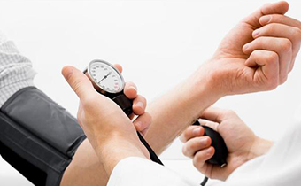 如何在饮食上降血压 吃什么东西有助于降血压