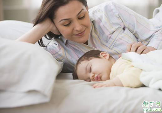 如何哄睡0-3个月的婴儿 0-3个月的婴儿不睡觉怎么办1