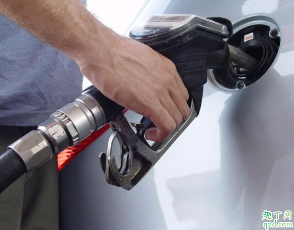 汽车加油可以加不同加油站的油吗 不同油号可以混加吗3