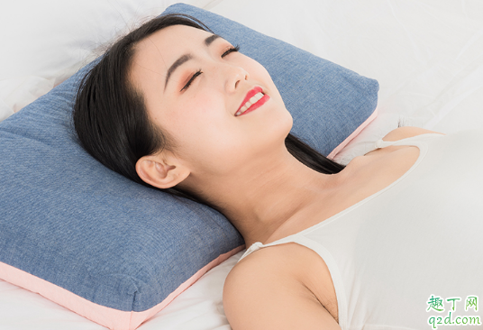 乳胶枕和荞麦枕哪个对颈椎好 荞麦皮枕头和乳胶枕头的对比2