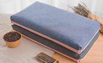 乳胶枕和荞麦枕哪个对颈椎好 荞麦皮枕头和乳胶枕头的对比