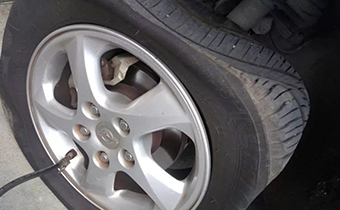 为什么汽车胎压低更容易爆胎 汽车胎压影响油耗吗
